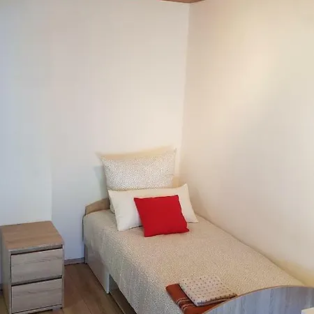 Elena Flat Mohn Zentrum *