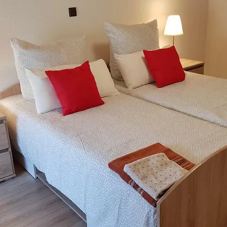 Elena Flat Mohn Zentrum * Duisburgo