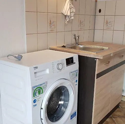 Elena Flat Mohn Zentrum